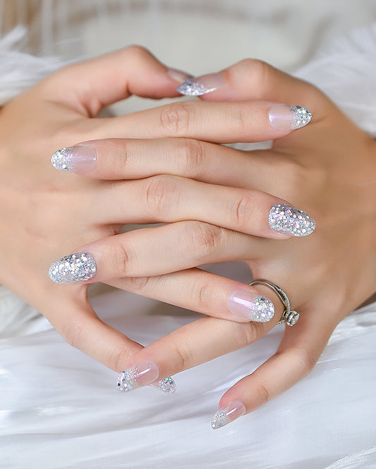 Glitzernde Mondnägel