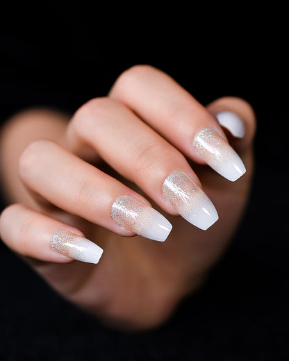 Puntas de uñas brillantes y burbujeantes 