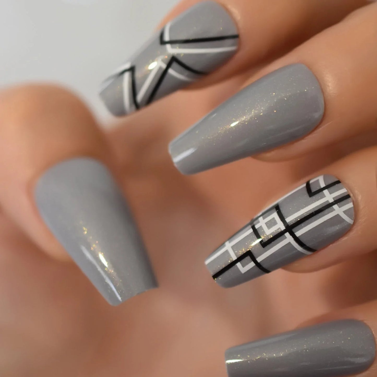 Medium Coffin Gray Grid Pattern L5944